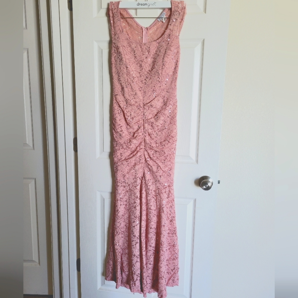 Women’s lace mauve mermaid bodycon Maxi dress